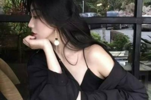 网红白虎“小孬”意外离世青岛动物园：属实园内白虎打斗致死；“小孬”因美貌火出圈性格腼腆