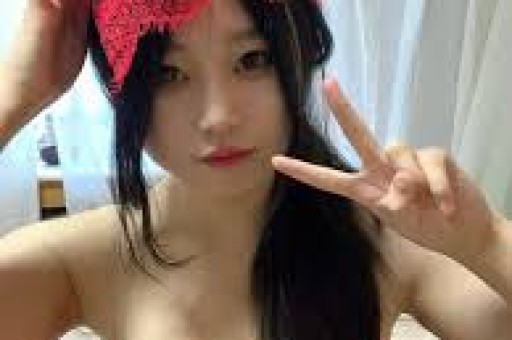 离开富大龙后她进入国防大学当老师如今42岁仍单身无儿无女