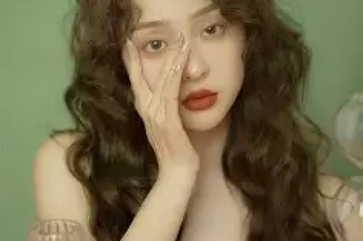 震惊！顶流流量小生隐婚生子被曝光粉丝：三年感情被欺骗！